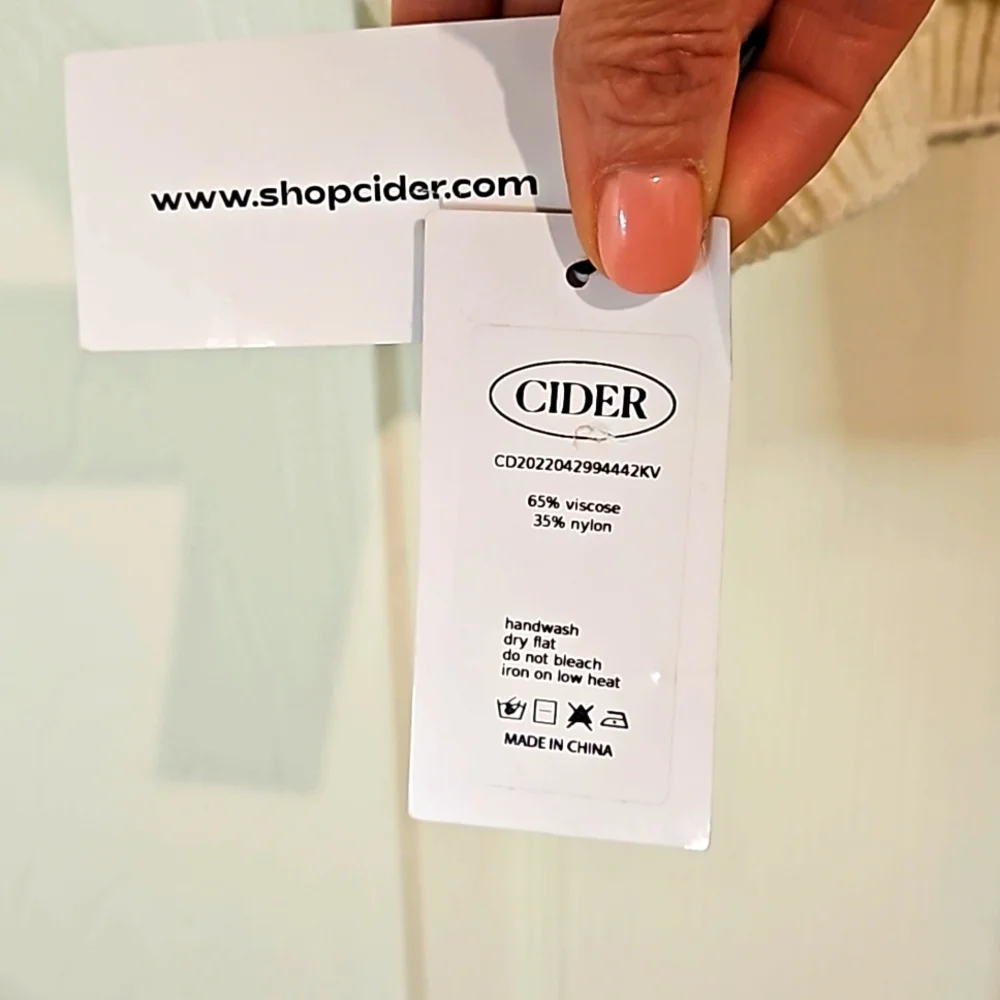 NWT Cider Crop Top with White Peaches - Picture 7 of 12